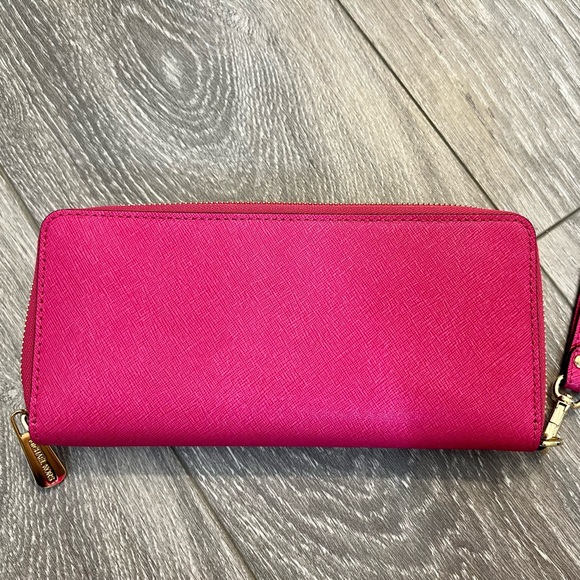 Brand New Wallet - Picture 2 of 4